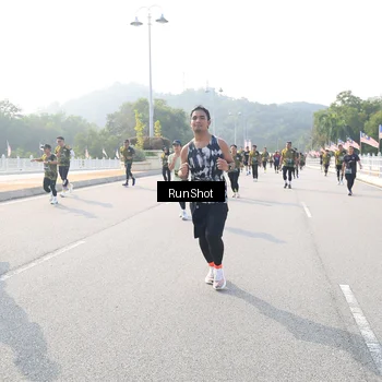 Runner Photo 6911132