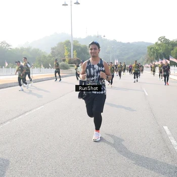 Runner Photo 6911143