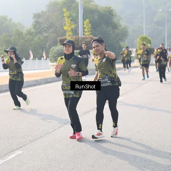 Runner Photo 6911275