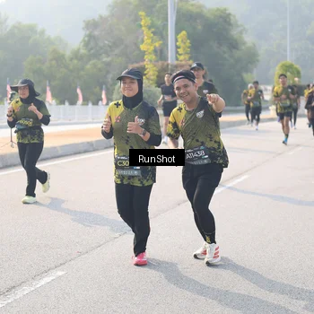 Runner Photo 6911290