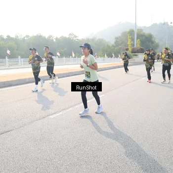 Runner Photo 6911297
