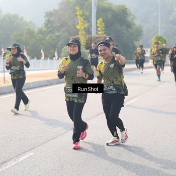 Runner Photo 6911309