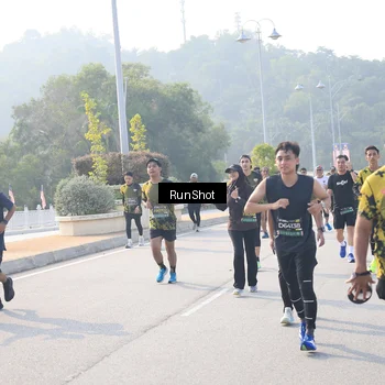 Runner Photo 6911360