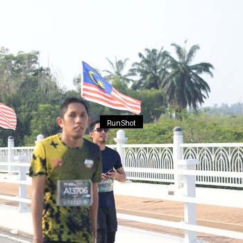Runner Photo 6911434