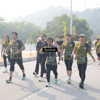 Runner Photo 6911844