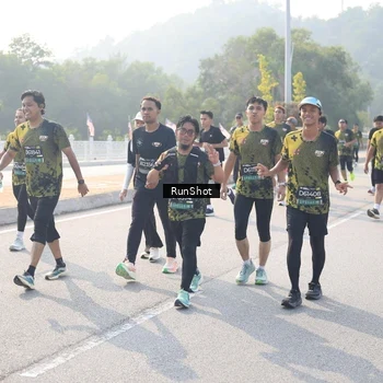 Runner Photo 6911860