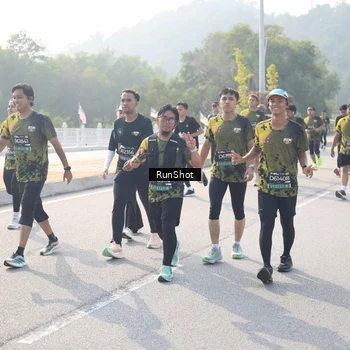 Runner Photo 6911870