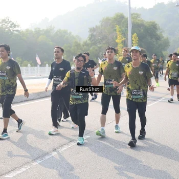 Runner Photo 6911875