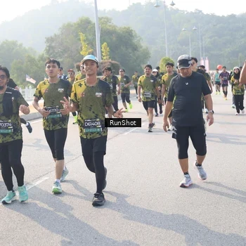 Runner Photo 6911888
