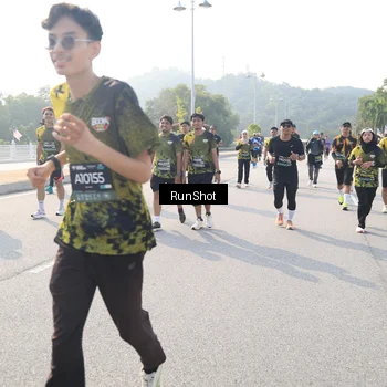 Runner Photo 6912023