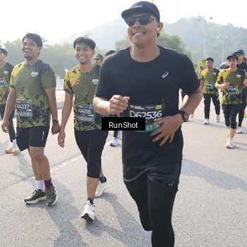 Runner Photo 6912080