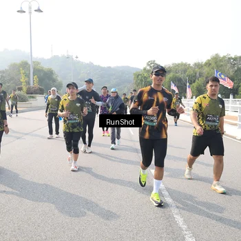 Runner Photo 6912100