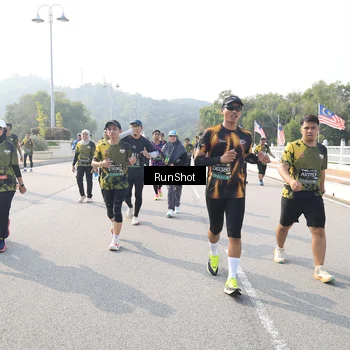 Runner Photo 6912104