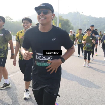 Runner Photo 6912110