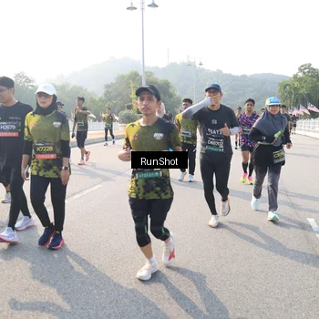 Runner Photo 6912141