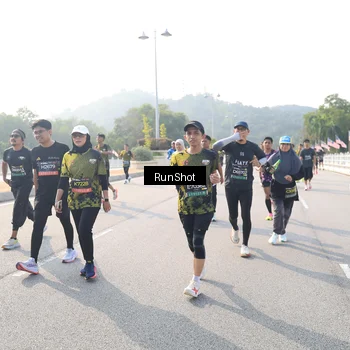 Runner Photo 6912161