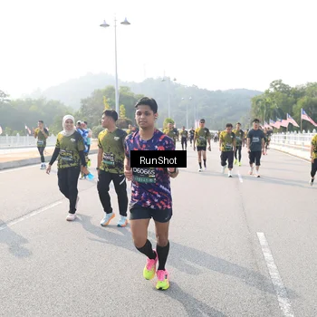 Runner Photo 6912202