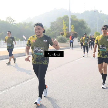 Runner Photo 6912335