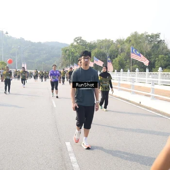 Runner Photo 6912359