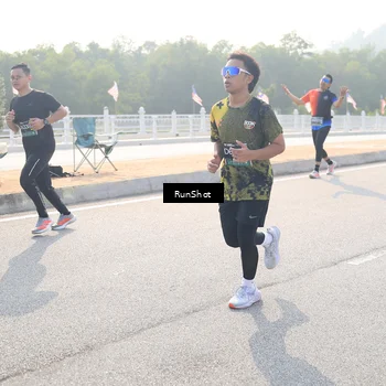 Runner Photo 6912543