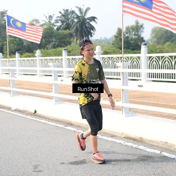 Runner Photo 6912572