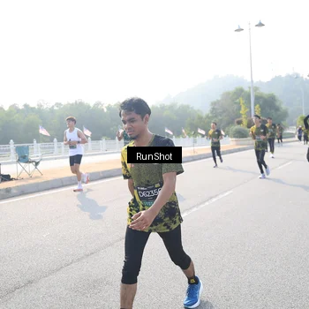 Runner Photo 6912624
