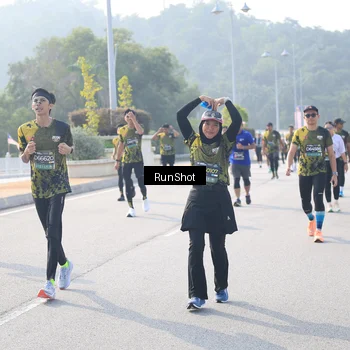 Runner Photo 6912651