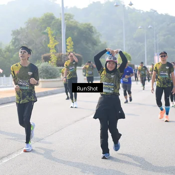 Runner Photo 6912652