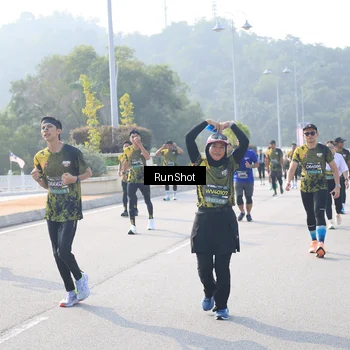 Runner Photo 6912669