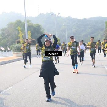 Runner Photo 6912674