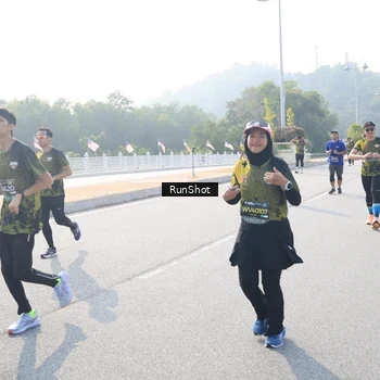 Runner Photo 6912692