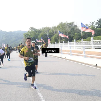 Runner Photo 6912729