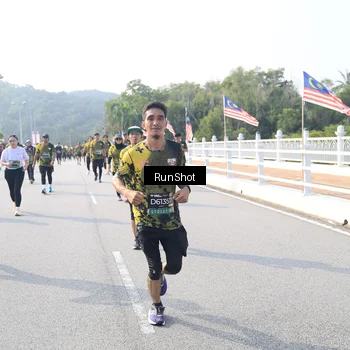 Runner Photo 6912736