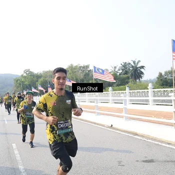 Runner Photo 6912753