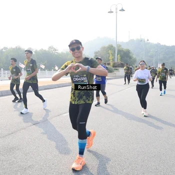 Runner Photo 6912811