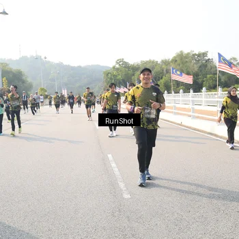 Runner Photo 6912998