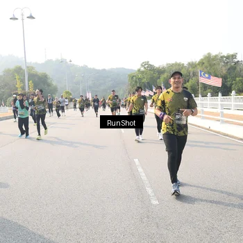 Runner Photo 6913001