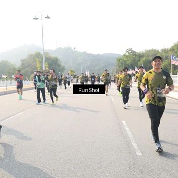 Runner Photo 6913012