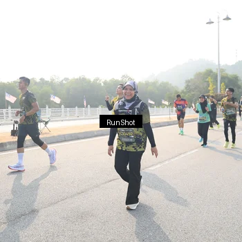 Runner Photo 6913015