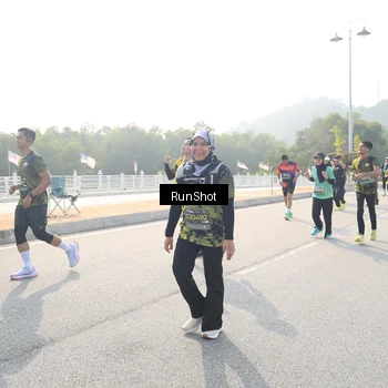 Runner Photo 6913016