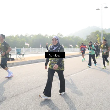 Runner Photo 6913017
