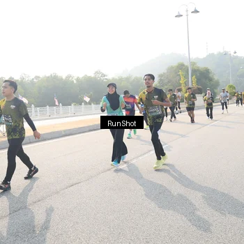 Runner Photo 6913036