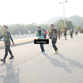 Runner Photo 6913039