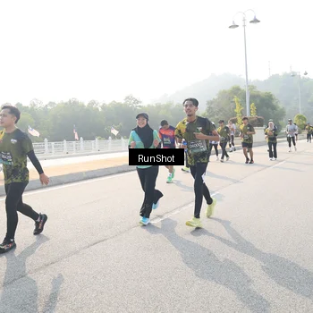 Runner Photo 6913043