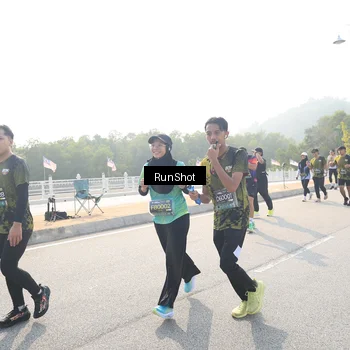 Runner Photo 6913062