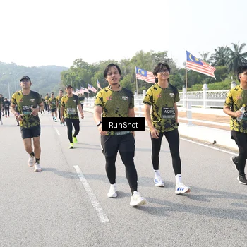 Runner Photo 6913116