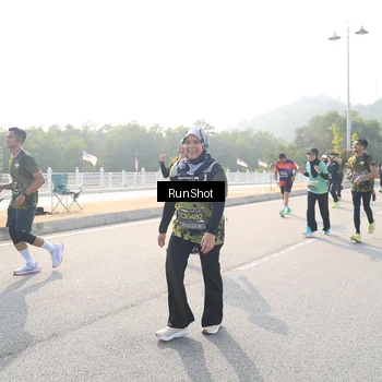 Runner Photo 6913172
