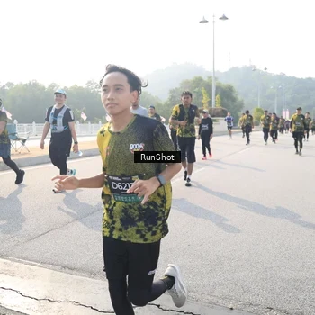 Runner Photo 6913385