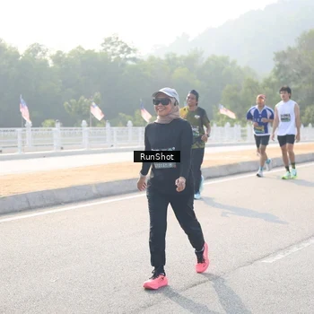 Runner Photo 6913424