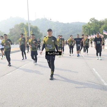 Runner Photo 6913472